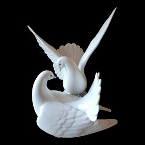 Lladro Doves Figurine